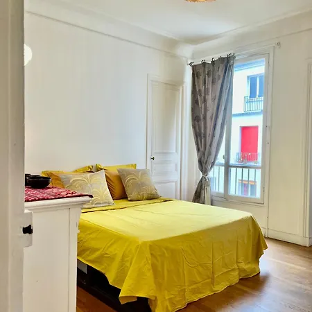 Party Of 6!! Arc De Triomphe