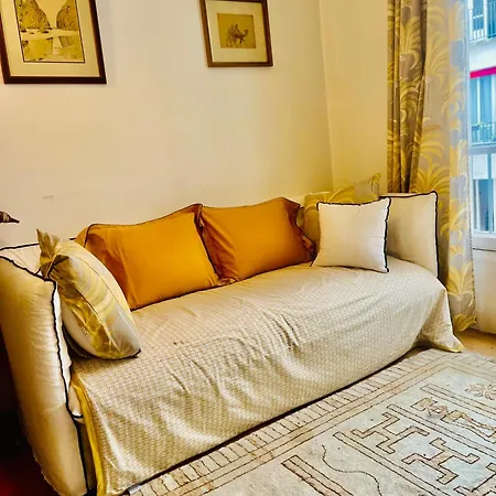 Party Of 6!! Arc De Triomphe 巴黎