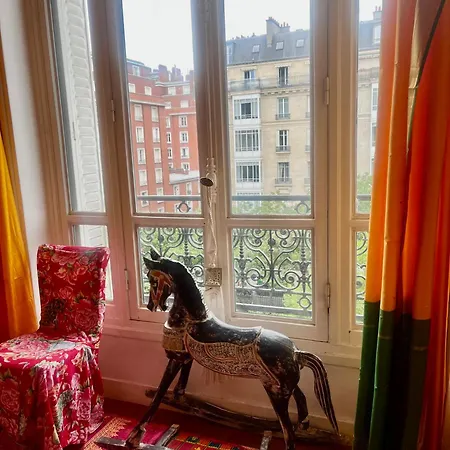 Party Of 6!! Arc De Triomphe *